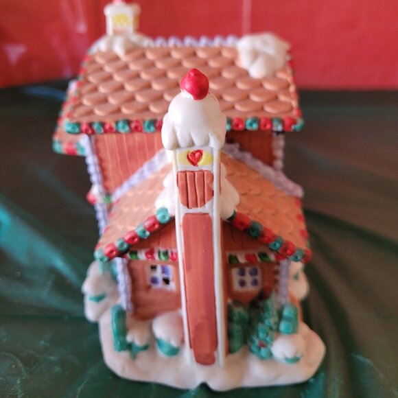 East West Distributing Co Winter Village Cottages Hand Painted Porcelain - Picture 4 of 4